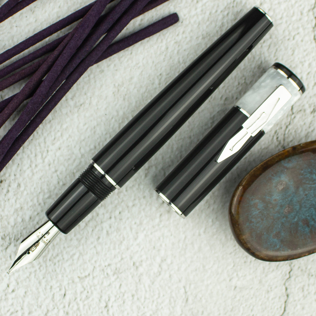 Delta Icon White/Black Fountain Pen