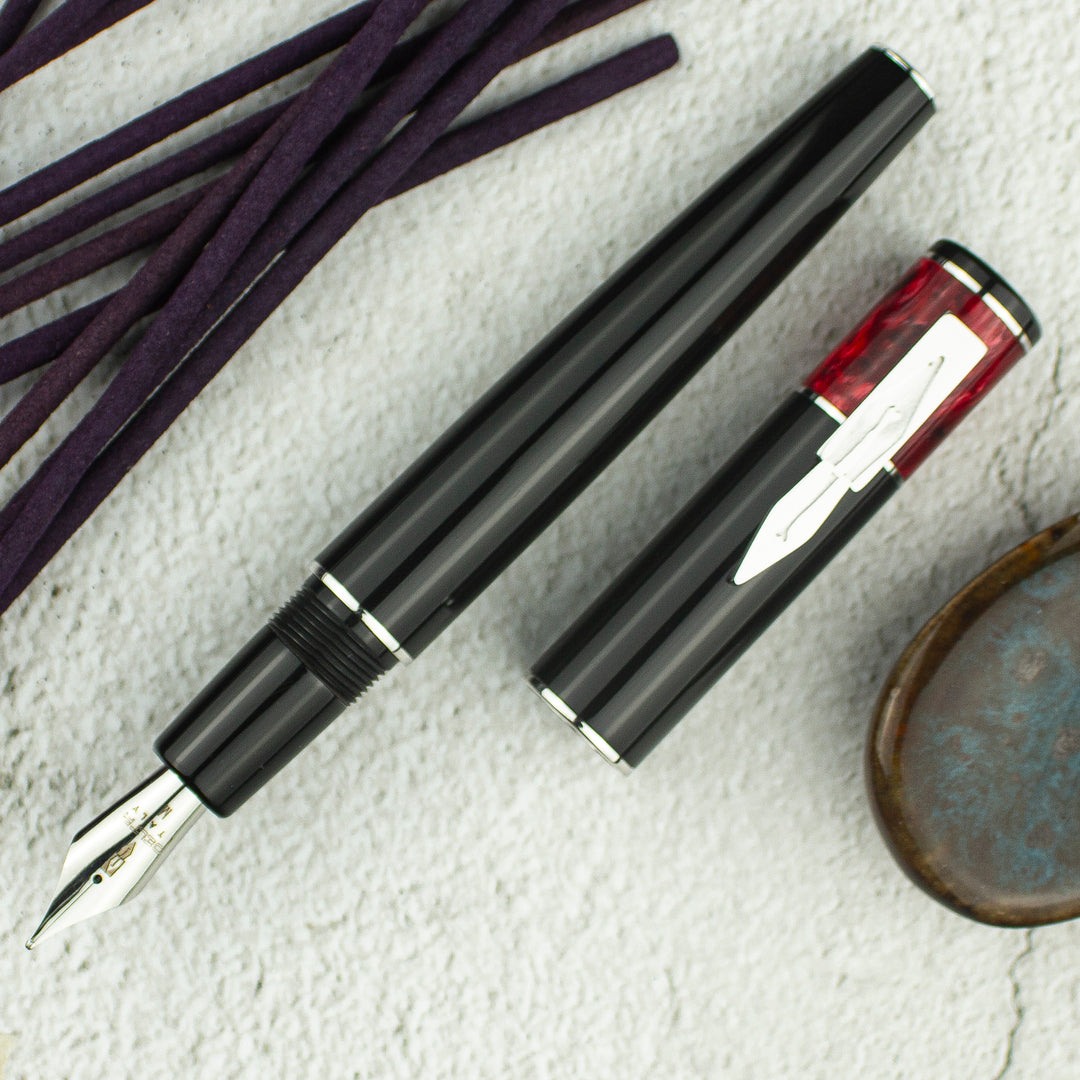 Delta Icon Red/Black Fountain Pen