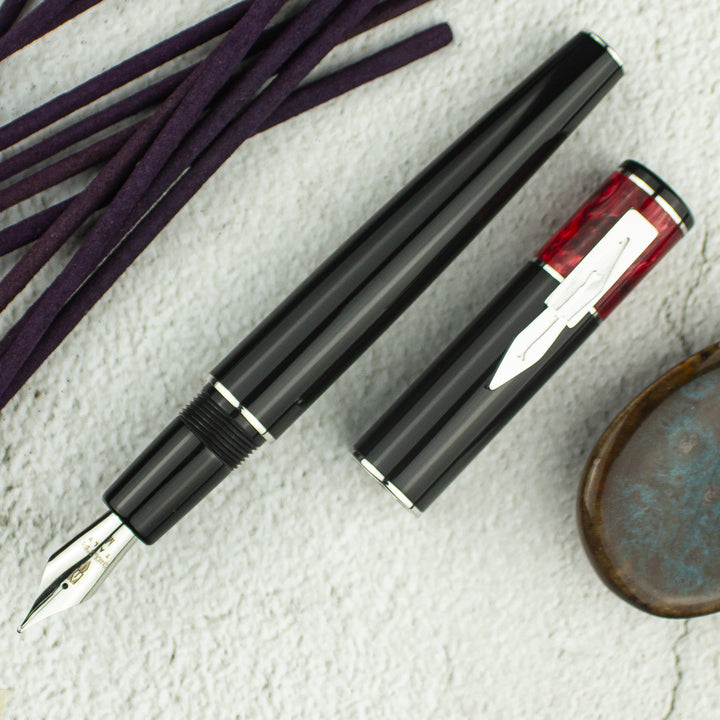 Delta Icon Red/Black Fountain Pen