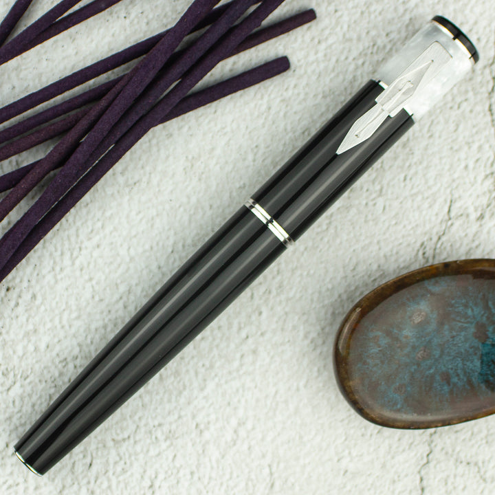 Delta Icon White/Black Fountain Pen