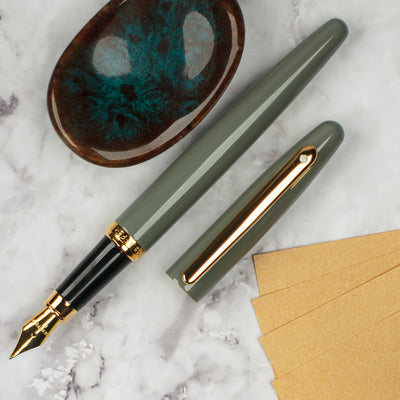 Sheaffer VFM Fountain Pen, Light Grey & Gold