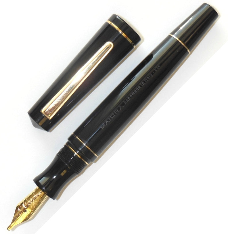 maiora-impronte-mirror-black-oversized-fountain-pen-broad-pensavings